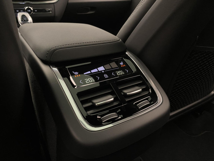 Volvo XC60 B5 AWD AUT ULTRA BLACK EDITION 2.0 Edition na operativní leasing