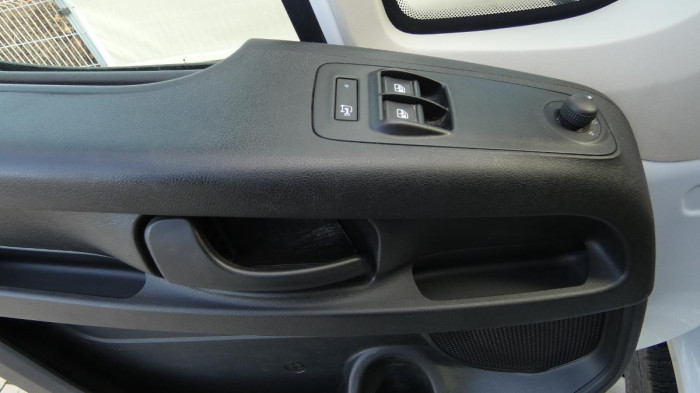 Volvo XC40 B3 PLUS DARK DCT na operativní leasing