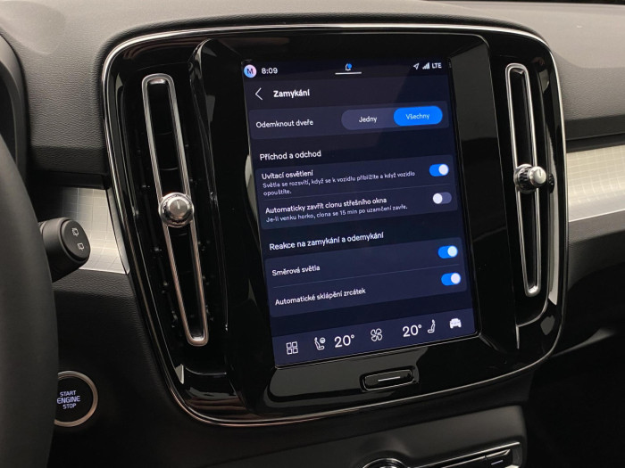 Volvo XC40 B3 AUT DARK PLUS na operativní leasing