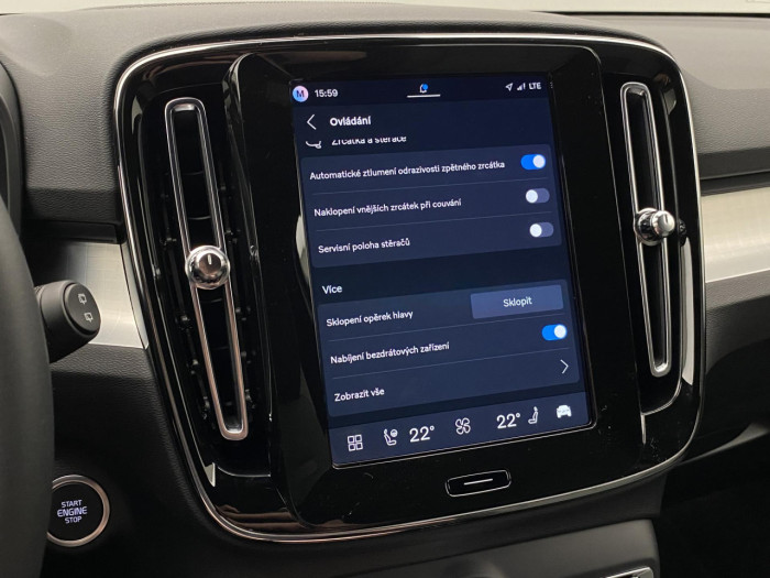 Volvo XC40 B4 AUT DARK PLUS na operativní leasing