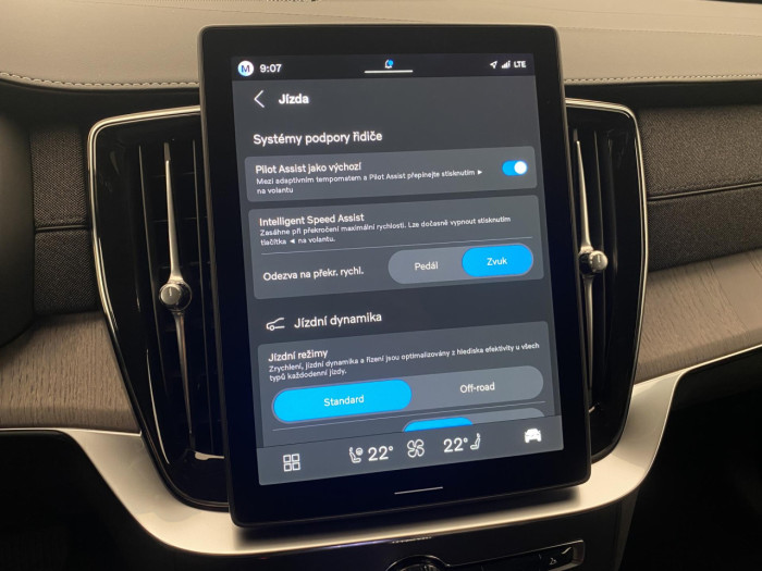Volvo XC90 B5 AWD AUT DARK PLUS na operativní leasing