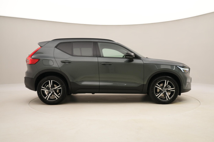 Volvo XC40 B3 AUT DARK PLUS na operativní leasing