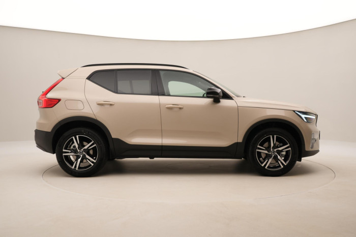 Volvo XC40 B3 AUT DARK PLUS na operativní leasing
