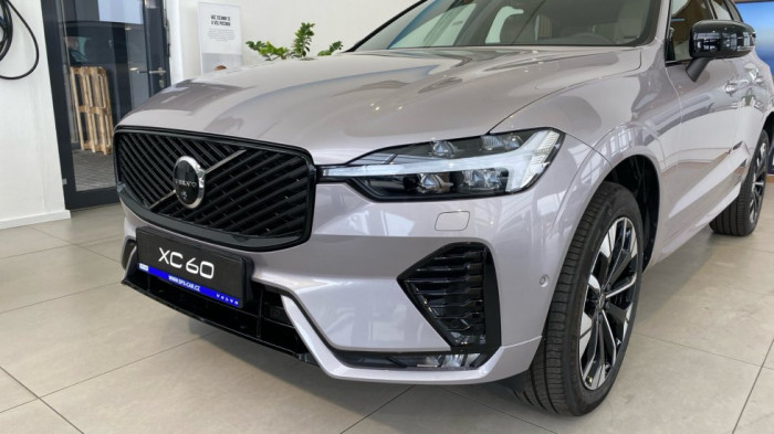 Volvo XC60 PLUS DARK, B5 AWD, 184+10 kW / 250+14 HP na operativní leasing
