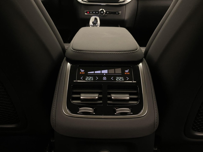 Volvo XC90 T8 AWD RECHARGE DARK PLUS 7m na operativní leasing