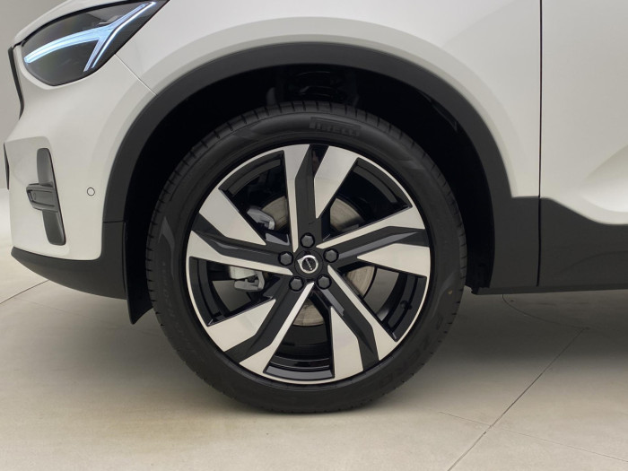Volvo XC40 B4 AUT DARK PLUS na operativní leasing