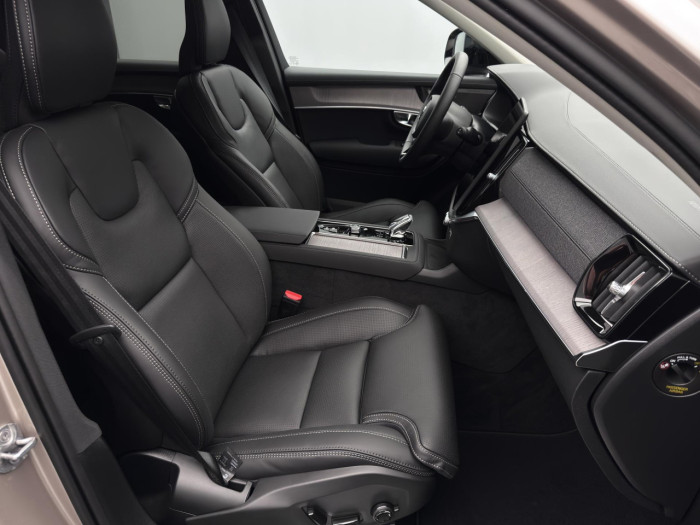 Volvo XC90 T8 AWD Plug-in DARK PLUS 7m na operativní leasing