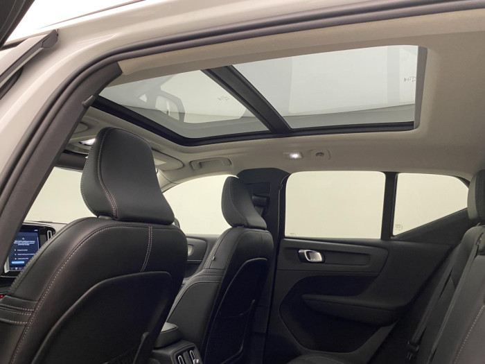 Volvo XC40 B4 AUT DARK PLUS na operativní leasing