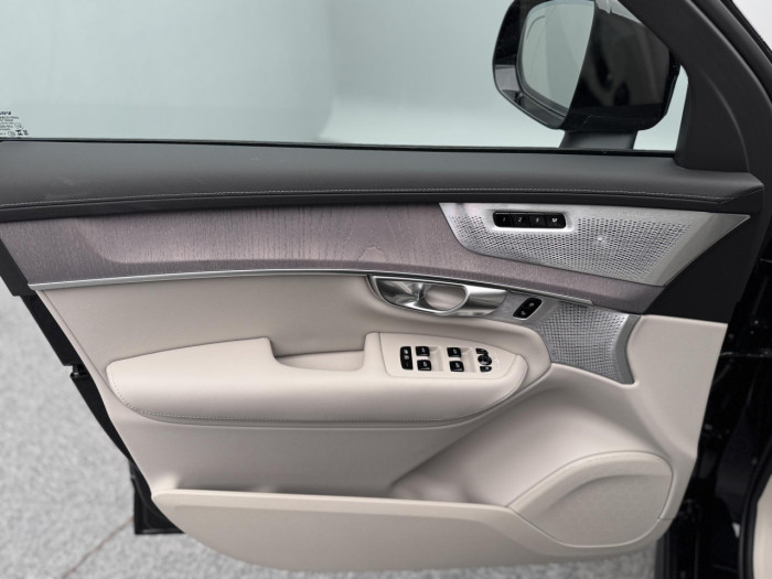 Volvo XC90 B5 AWD AUT DARK PLUS 7míst na operativní leasing