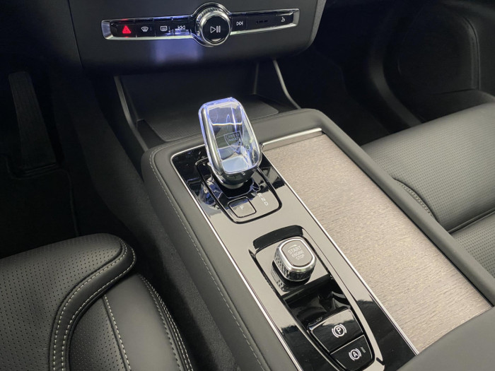 Volvo XC90 T8 AWD RECHARGE BRIGHT ULTRA na operativní leasing