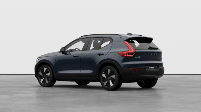 Volvo EX40 PURE ELECTRIC AWD TWIN PLUS na operativní leasing