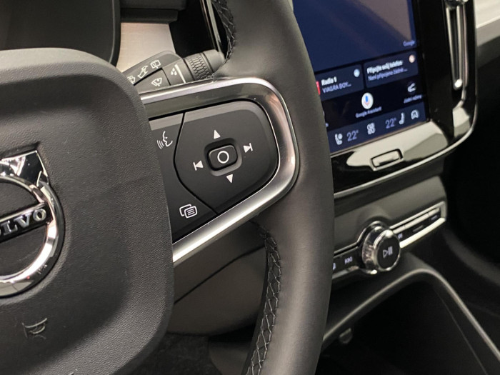 Volvo XC40 B4 AUT DARK PLUS na operativní leasing