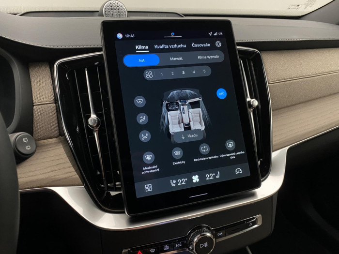 Volvo XC90 T8 AWD Plug-in DARK PLUS 7m na operativní leasing