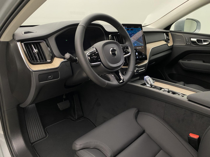 Volvo XC60 B5 AWD AUT BRIGHT PLUS na operativní leasing