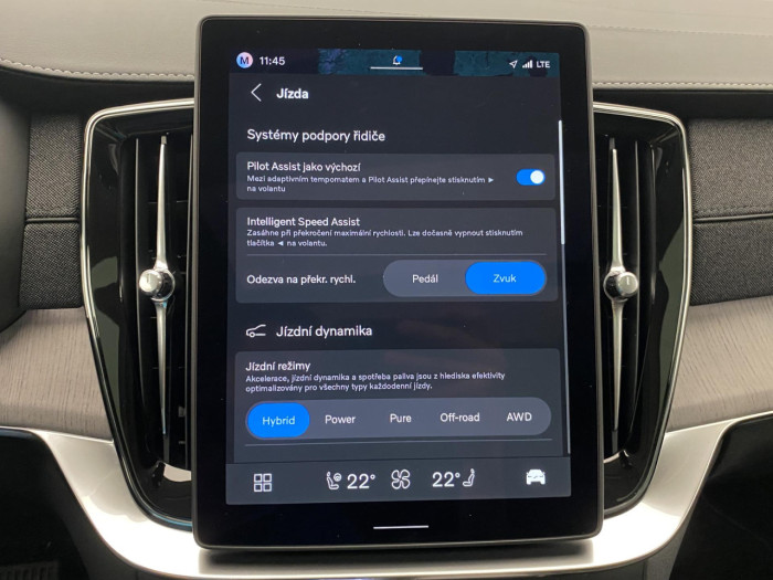 Volvo XC90 T8 AWD Plug-in DARK PLUS 7m na operativní leasing