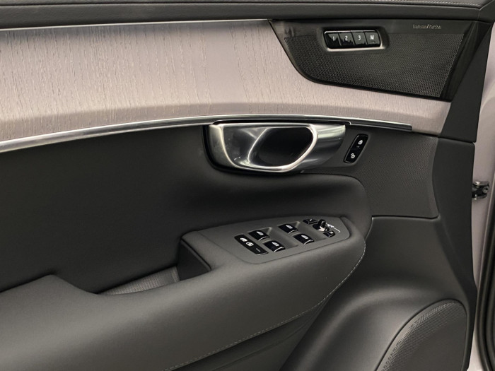 Volvo XC90 T8 AWD Plug-in BRIGHT PLUS 7m na operativní leasing