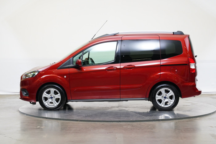 Ford Tourneo Courier 1.5 TDCi 74 kW Trend na operativní leasing