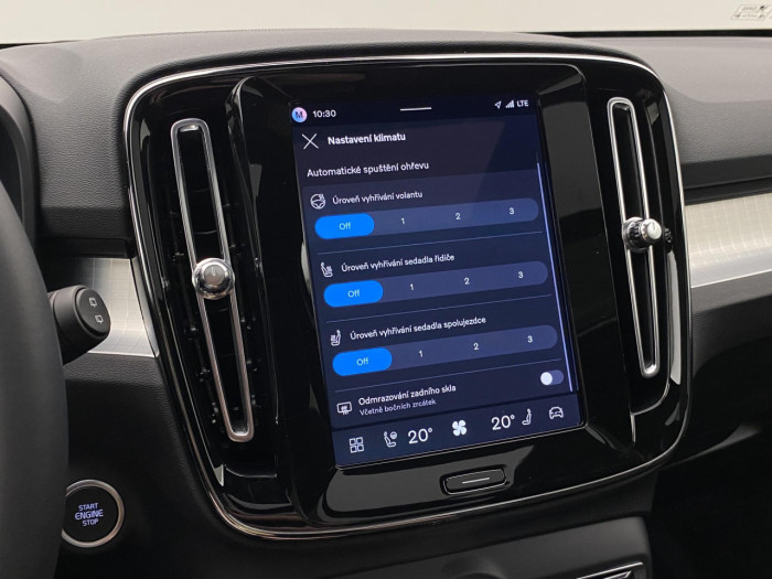 Volvo XC40 B3 AUT DARK PLUS na operativní leasing
