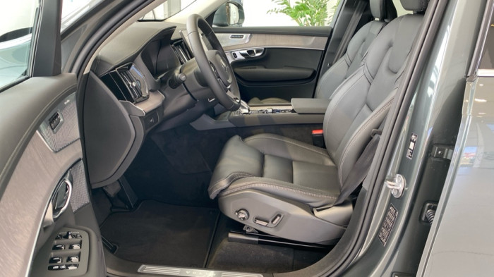 Volvo XC90 PLUS BRIGHT, B5 AWD, 184+10 kW / 250+14 HP na operativní leasing