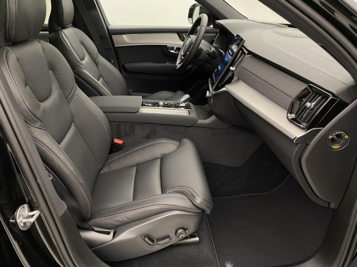 Volvo XC90 B5 AWD BLACK EDITION PLUS 7 na operativní leasing