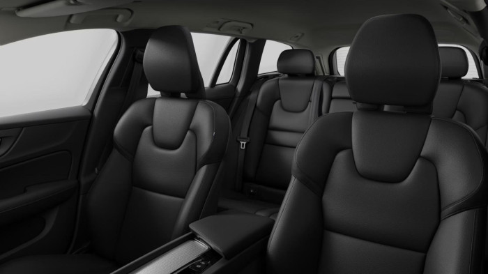 Volvo V60 B4 AUT DARK PLUS na operativní leasing