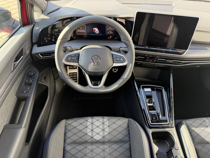 Volkswagen Golf Variant R-Line People 7DSG mHEV 1,5eTSI / 110kW na operativní leasing