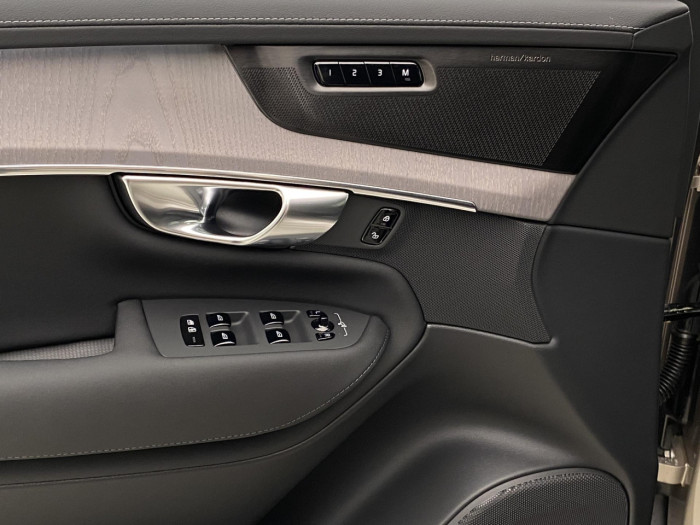 Volvo XC90 B5 AWD AUT DARK PLUS 7míst na operativní leasing