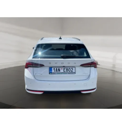 Škoda Oct. Com. 1.5T 85 Selection AT na operativní leasing