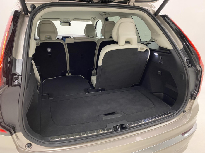 Volvo XC90 T8 AWD Plug-in BRIGHT PLUS 7m na operativní leasing