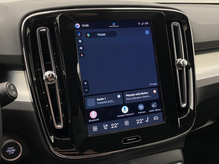 Volvo XC40 B4 AUT DARK PLUS na operativní leasing