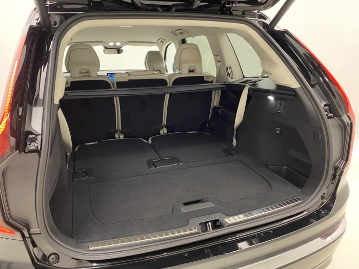 Volvo XC90 T8 AWD Plug-in BRIGHT PLUS 7m na operativní leasing