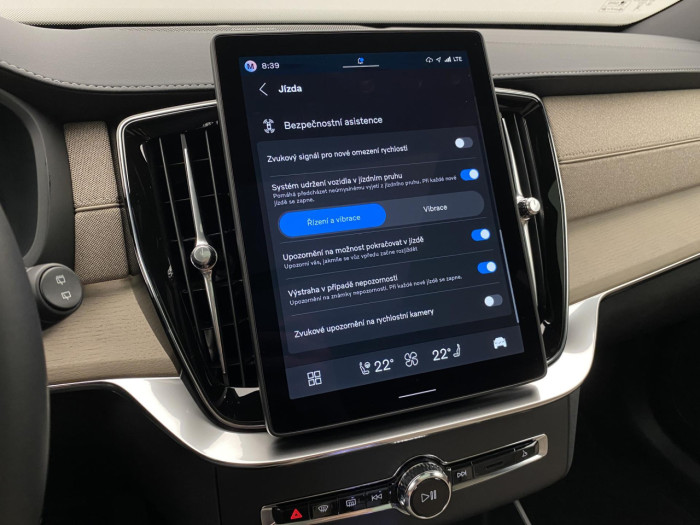 Volvo XC90 T8 AWD Plug-in BRIGHT PLUS 7m na operativní leasing