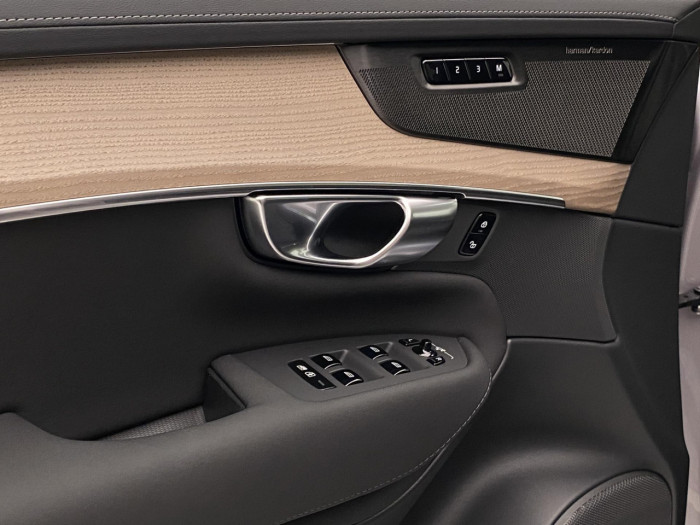 Volvo XC90 T8 AWD RECHARGE BRIGHT PLUS 7m na operativní leasing