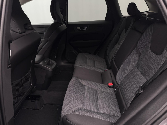Volvo XC60 B5 AWD AUT CORE na operativní leasing