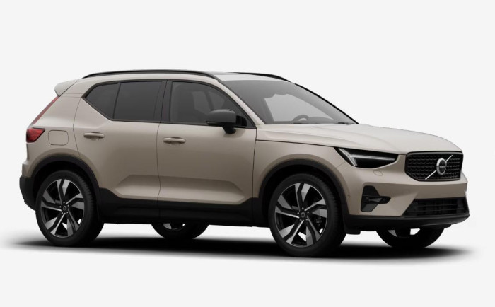 Volvo XC40 B3 AUT DARK ULTRA na operativní leasing