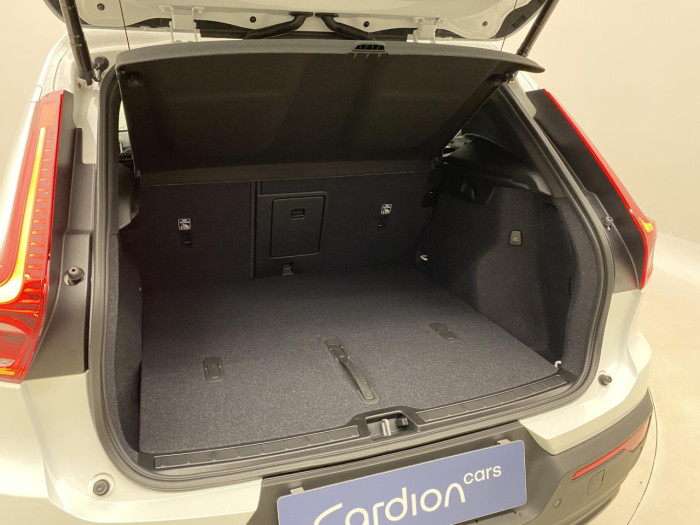 Volvo XC40 B3 AUT DARK PLUS na operativní leasing