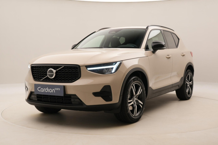 Volvo XC40 B3 AUT DARK PLUS na operativní leasing