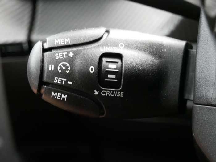 Peugeot 2008 1.2 PureTech 96 kW Allure Pack na operativní leasing