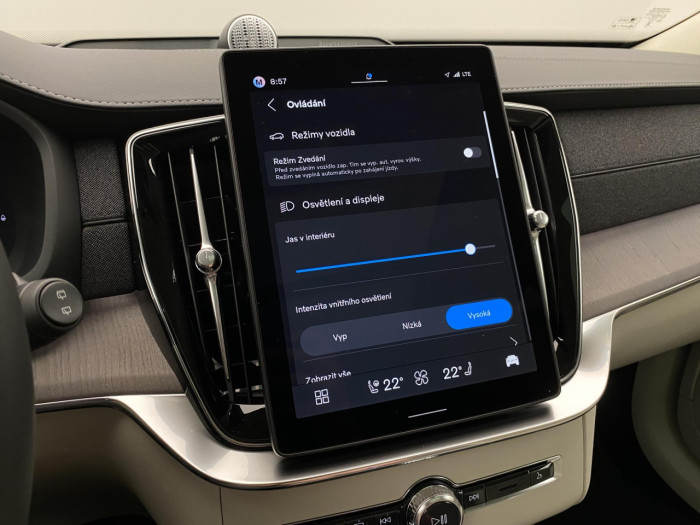 Volvo XC90 T8 AWD Plug-in DARK ULTRA na operativní leasing