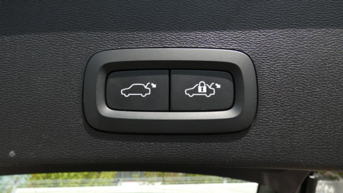 Volvo XC40 B3 mHEV Core aut. na operativní leasing