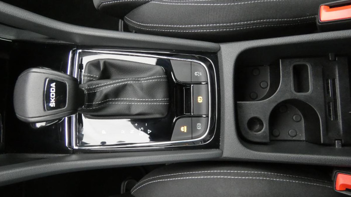 Škoda Karoq 1,5 TSI Sportline DSG na operativní leasing