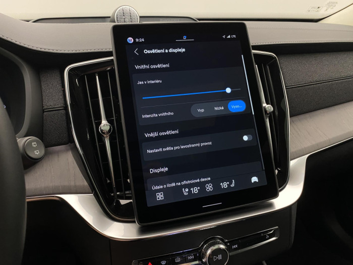 Volvo XC90 T8 AWD Plug-in DARK ULTRA na operativní leasing
