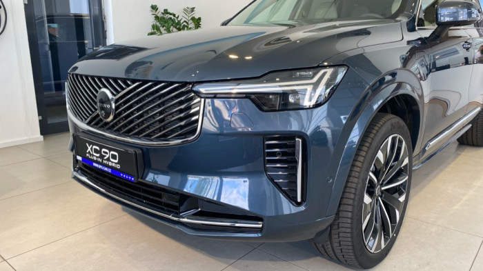 Volvo XC90 PLUS BRIGHT, T8 AWD, 184+115 kW / 250+156 HP na operativní leasing