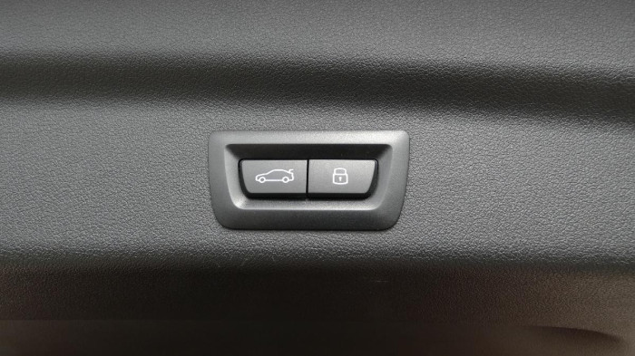BMW X1 sDrive 18i na operativní leasing