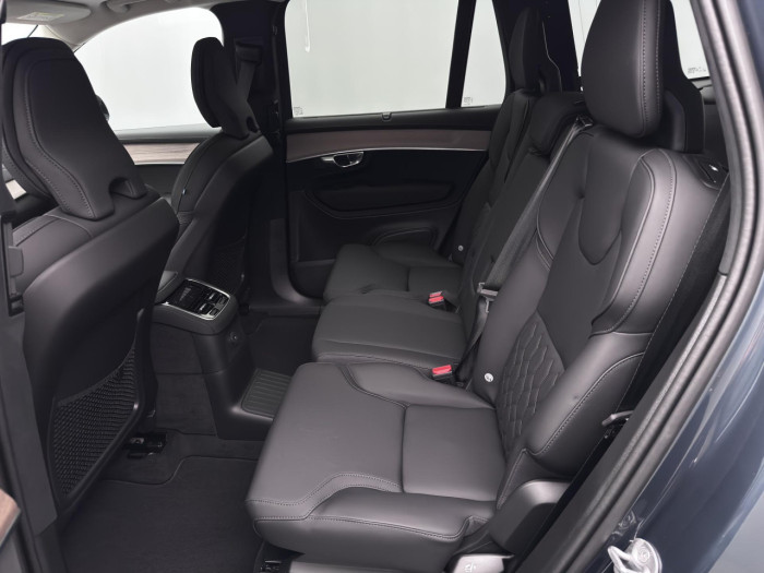 Volvo XC90 T8 AWD Plug-in ULTRA DARK 7m na operativní leasing