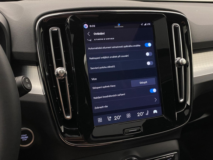 Volvo XC40 B3 AUT DARK PLUS na operativní leasing