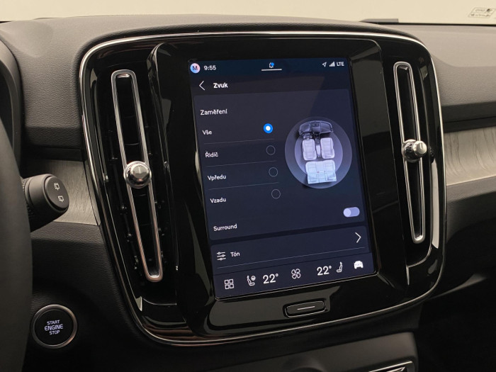 Volvo XC40 B4 AUT DARK PLUS na operativní leasing