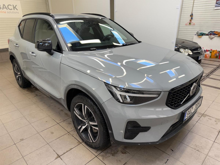Volvo XC40 B3 PLUS DARK DCT na operativní leasing