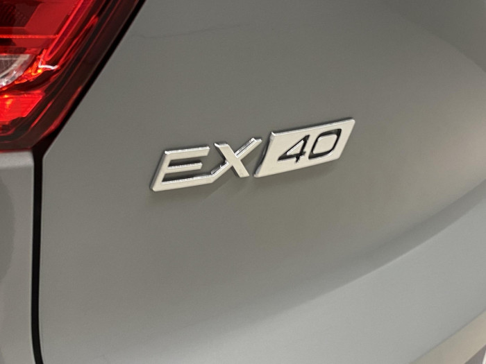 Volvo EX40 SINGLE MOTOR ELETRIC PLUS na operativní leasing
