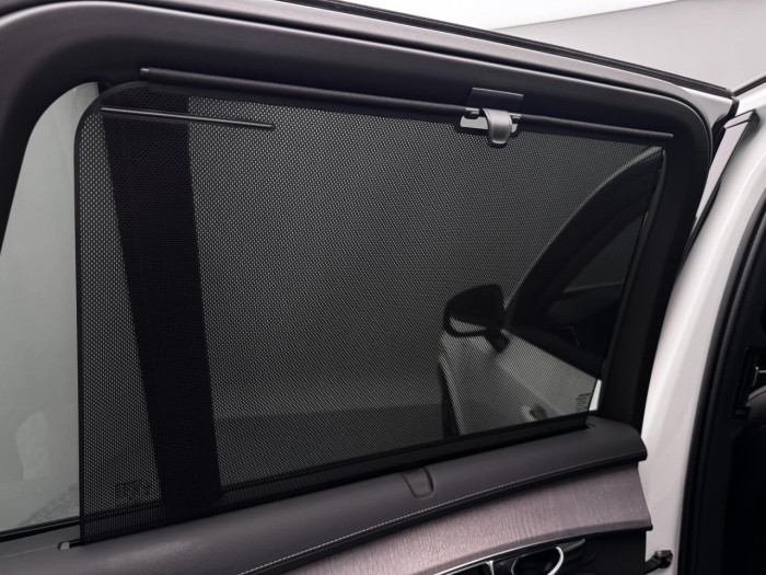 Volvo XC90 T8 AWD Plug-in ULTRA DARK 7m na operativní leasing
